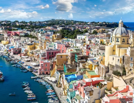 DÜNYADA RENKLERİYLE NAM SALAN KENTLER